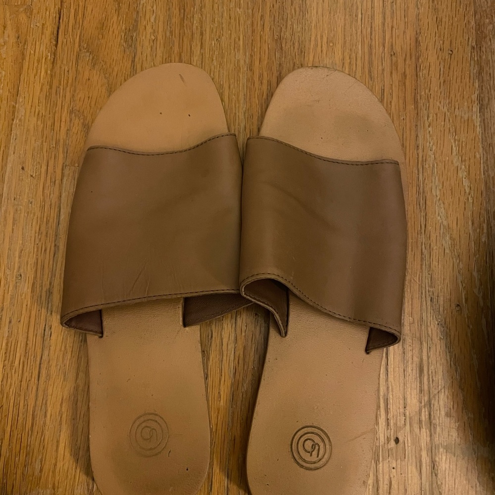 Urban outfiters sandals size 6